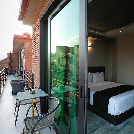 M 1 T Hotel Tbilissi Extérieur photo
