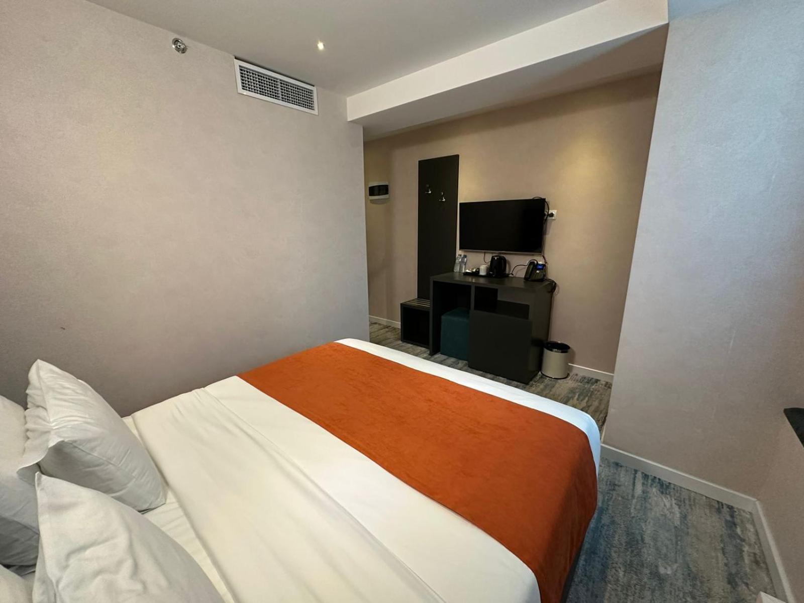 M 1 T Hotel Tbilissi Extérieur photo