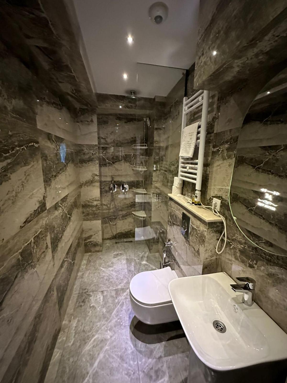 M 1 T Hotel Tbilissi Extérieur photo