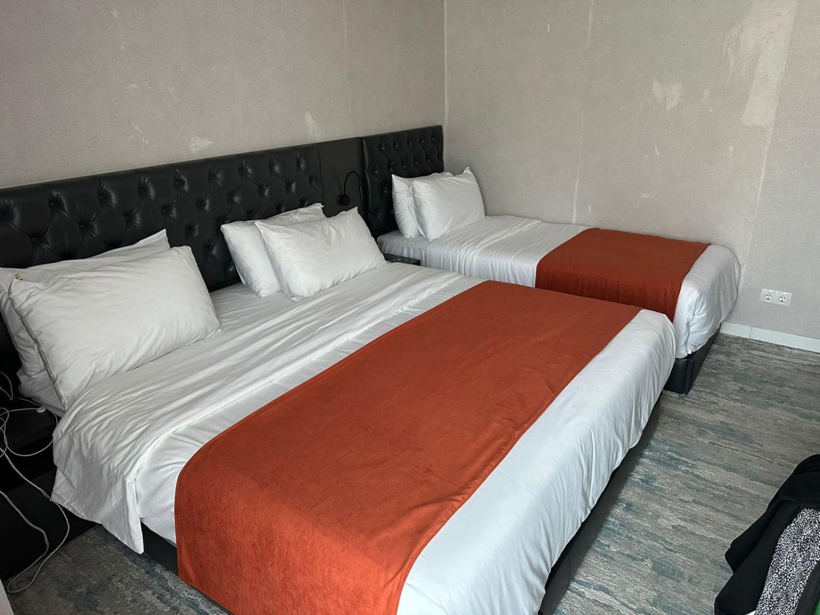M 1 T Hotel Tbilissi Extérieur photo