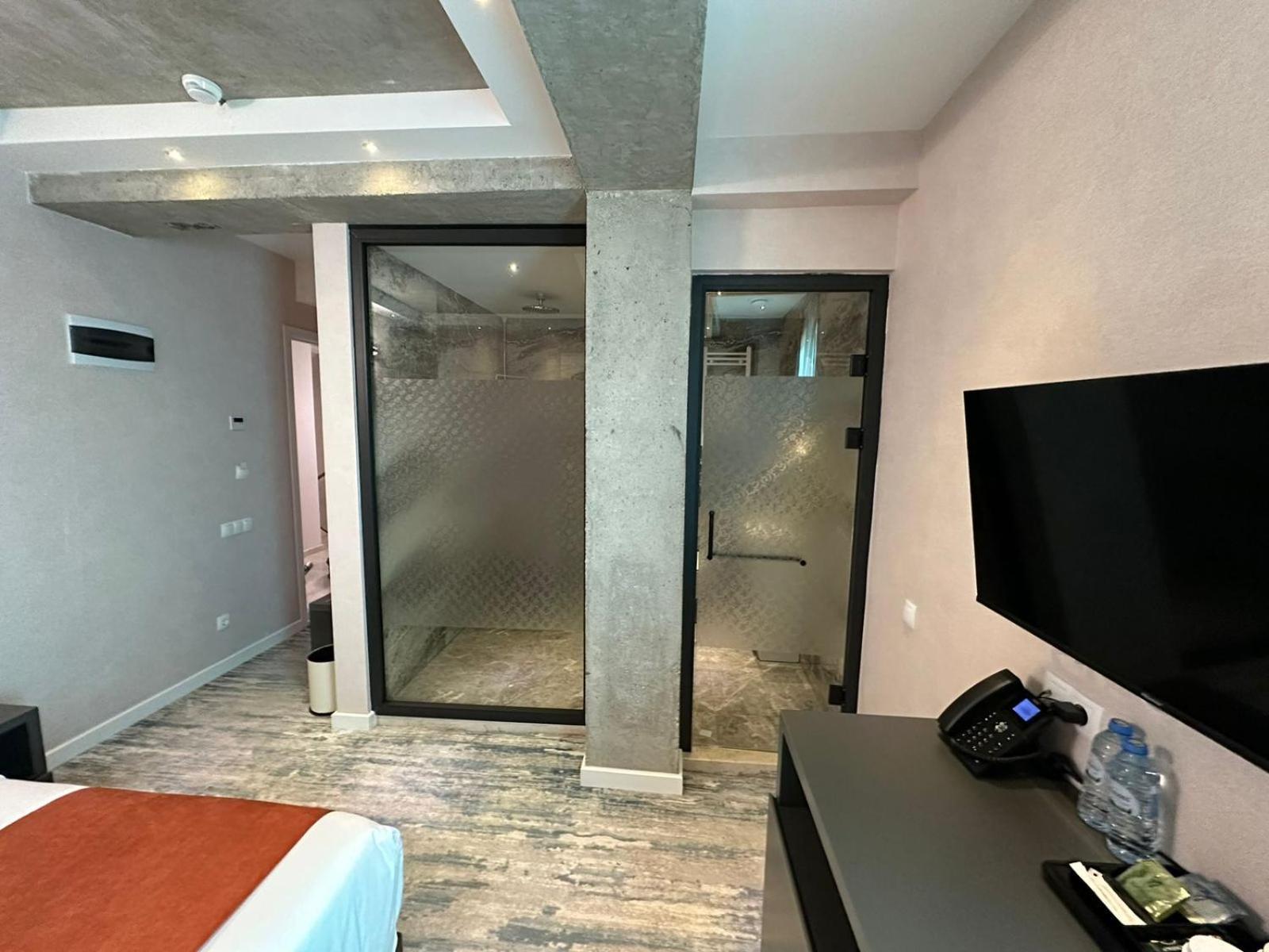 M 1 T Hotel Tbilissi Extérieur photo