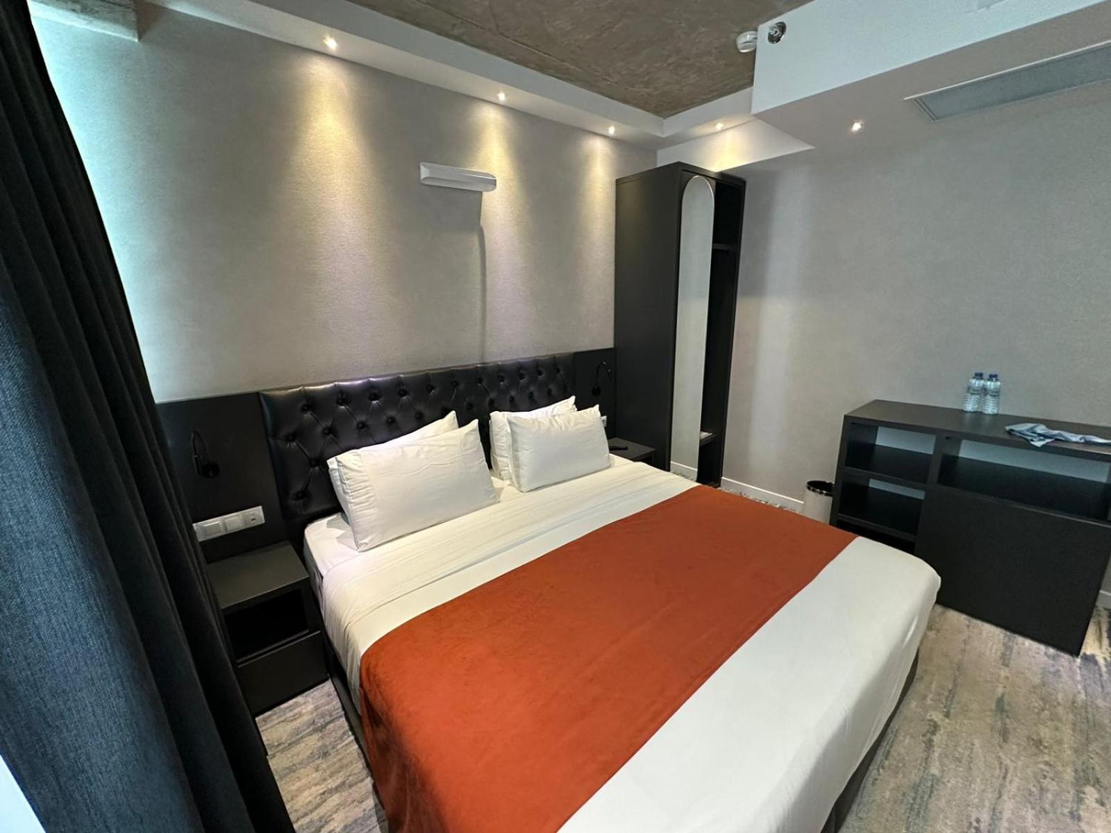 M 1 T Hotel Tbilissi Extérieur photo