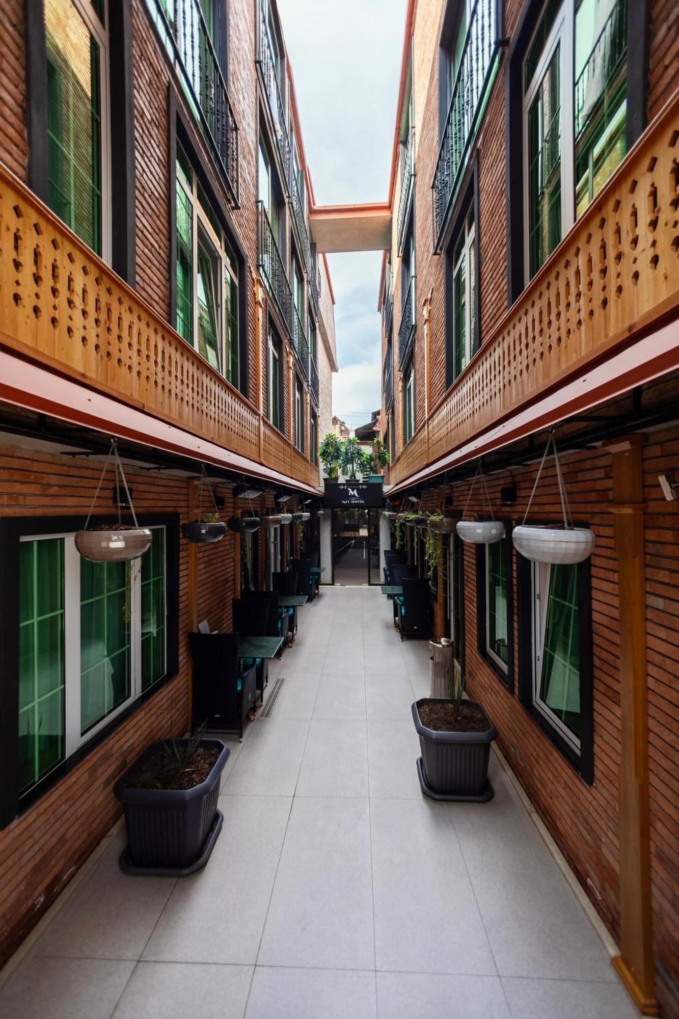 M 1 T Hotel Tbilissi Extérieur photo