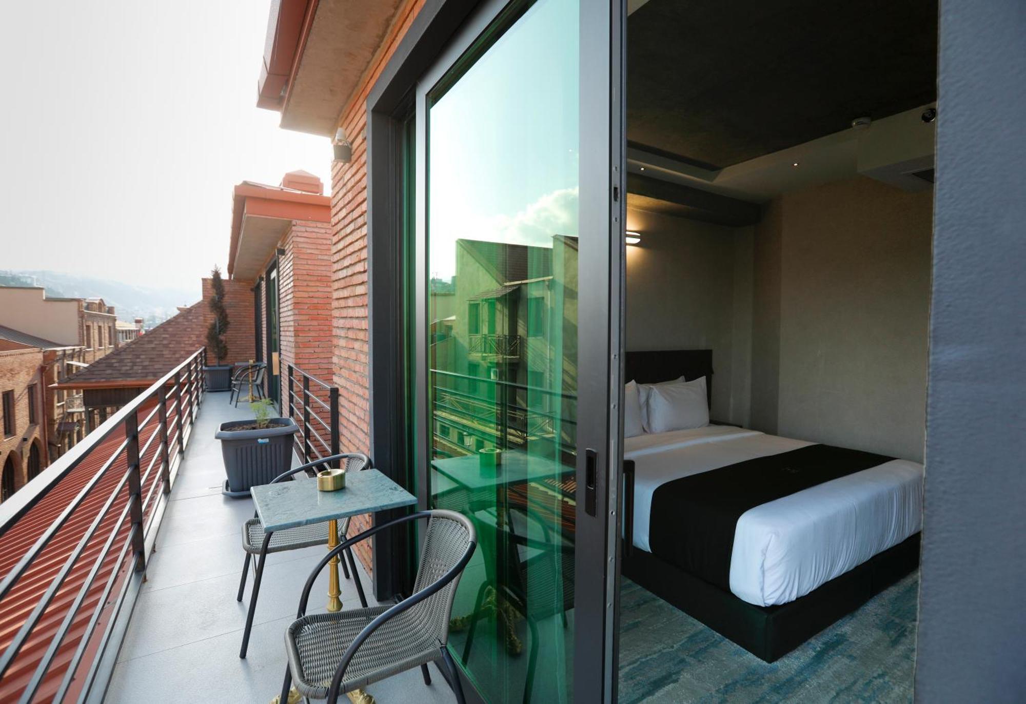 M 1 T Hotel Tbilissi Extérieur photo