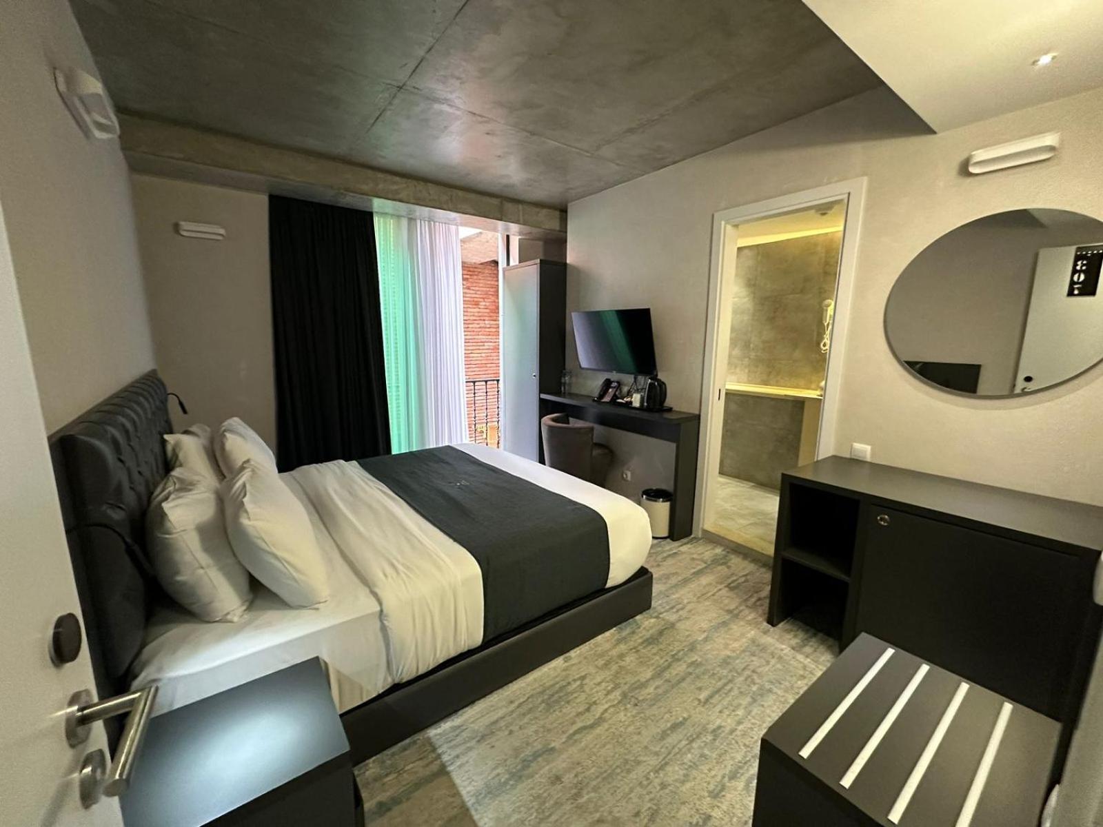 M 1 T Hotel Tbilissi Extérieur photo