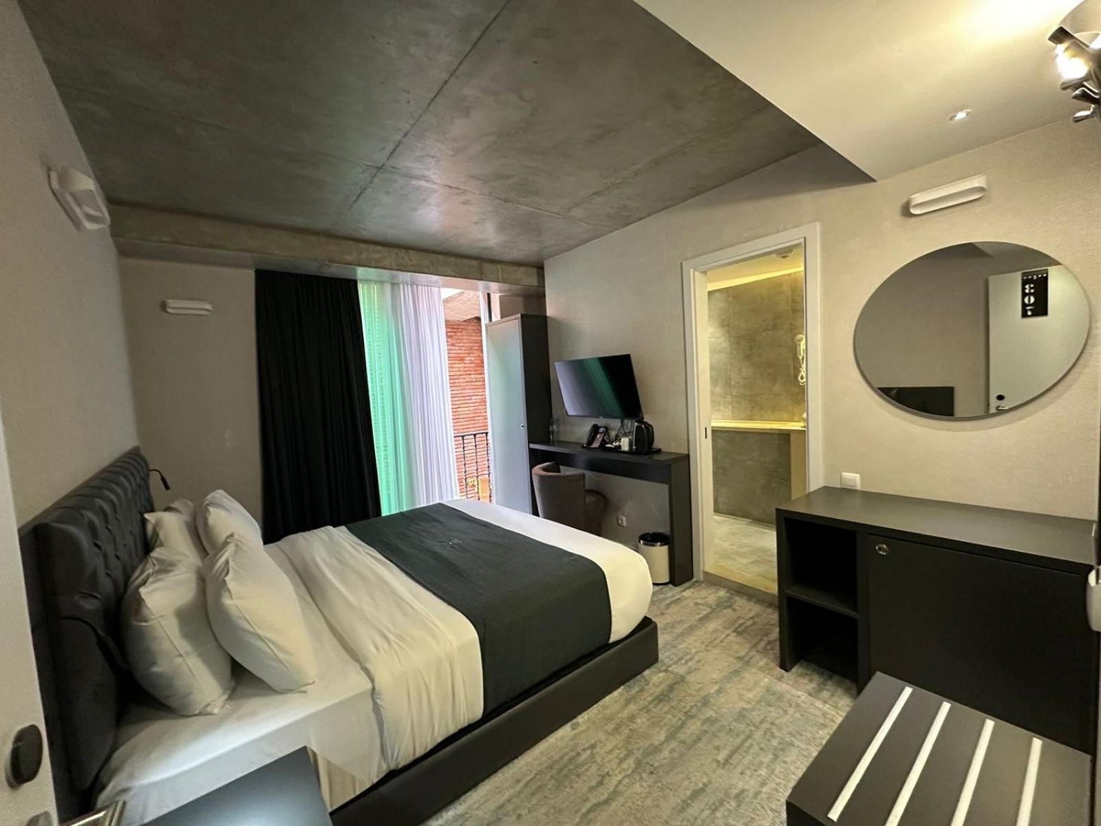 M 1 T Hotel Tbilissi Extérieur photo